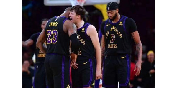Charmen ved basketball, sejr og kontrovers under Lakers-trøjen